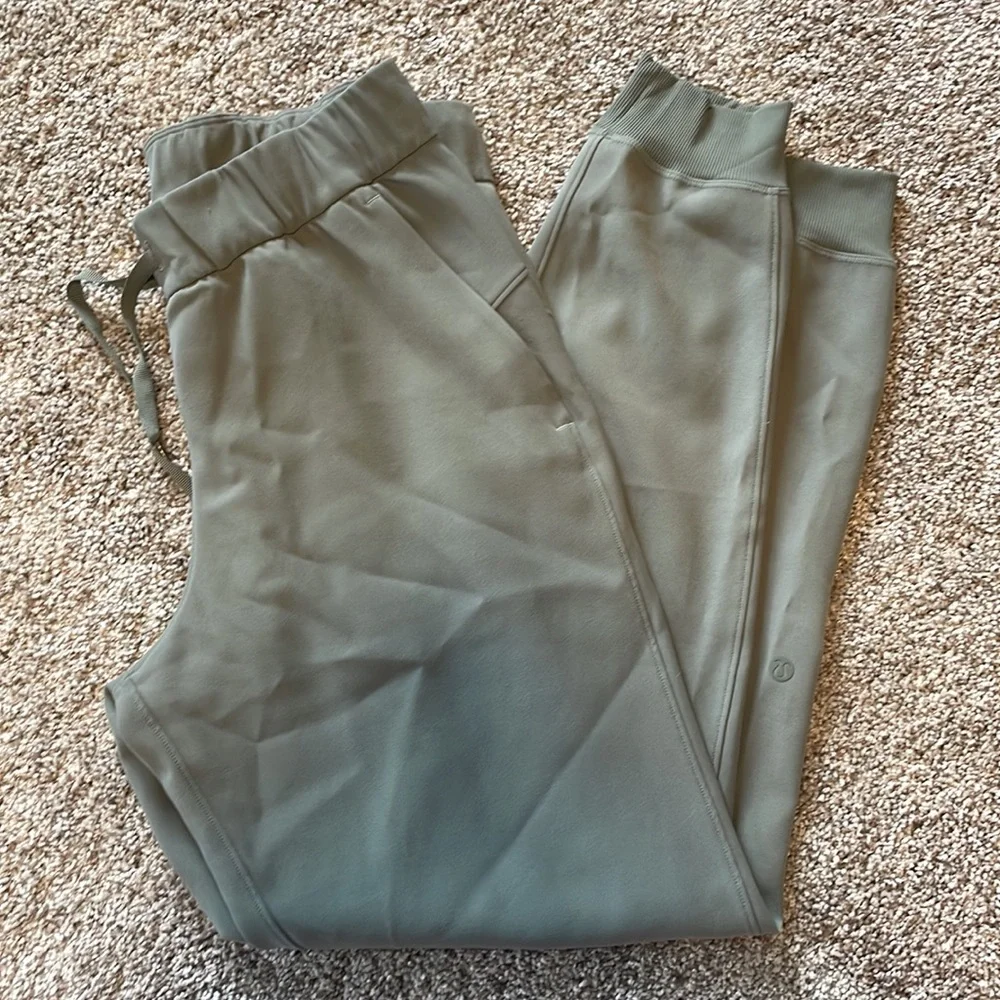 Lululemon On the Fly woven joggers - Picture 3 of 5